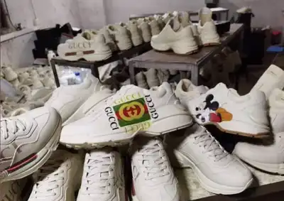 Shoppable, live broadcasting of fake shoes in China