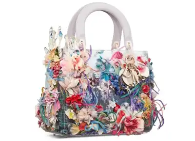 Dior handbag show stops by Shenzhen
