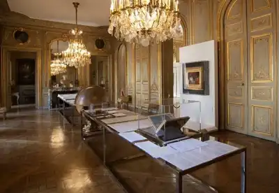 Paris showcase for Italian leather