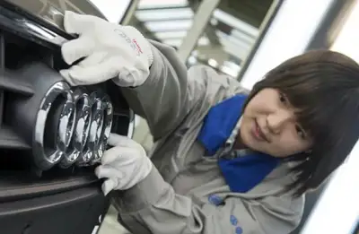 China and India will drive car growth in 2015, Lear says