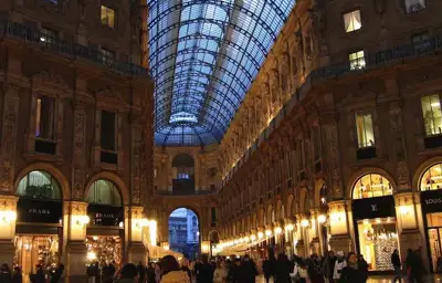 Global tourist spending continues to fall in July