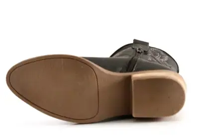 Shoes sold in Argentina must show local sizes, government says