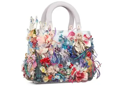 Dior handbag show stops by Shenzhen