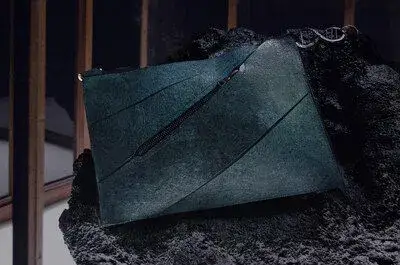 Jurassic handbag fails to bite