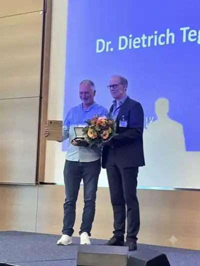VGCT honours Dr Dietrich Tegtmeyer