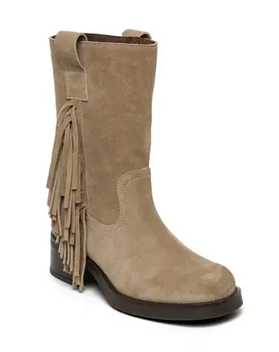 Right foot forward for Steve Madden